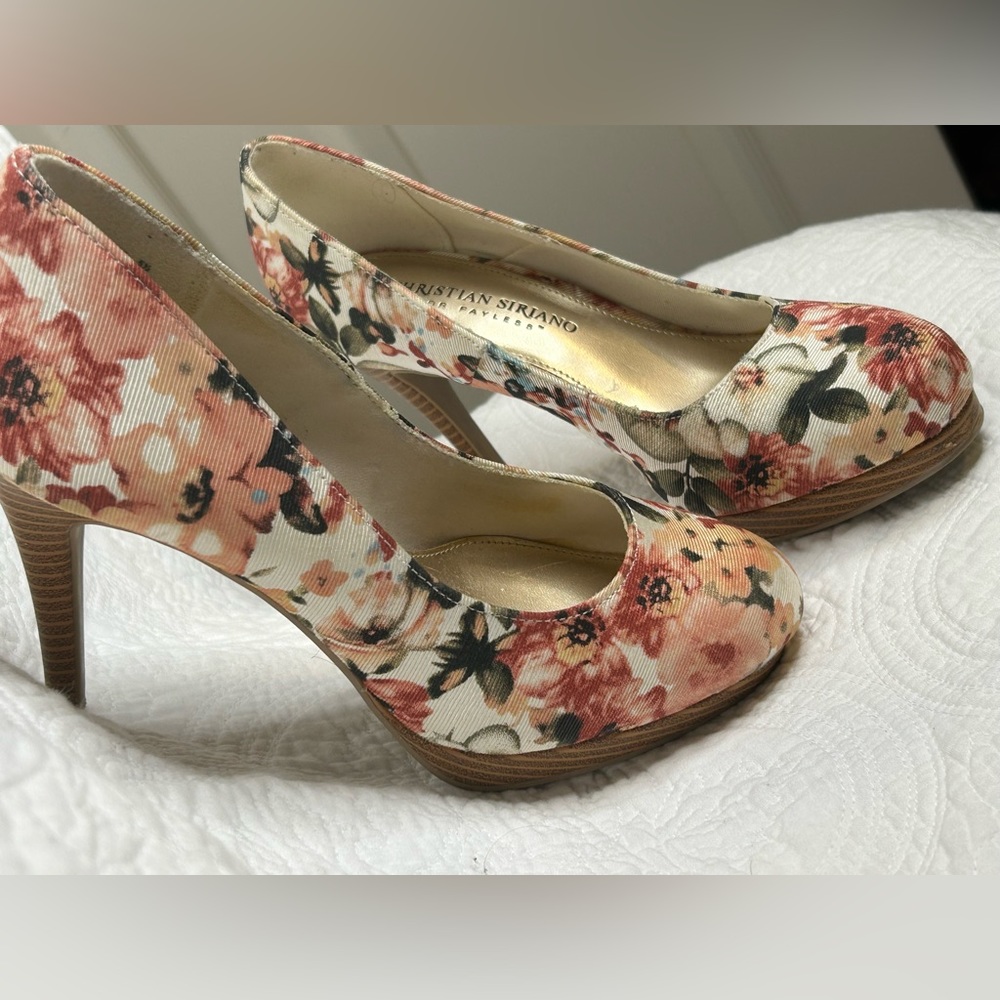 Women’s 5.5 2” flower pumps